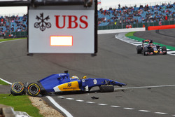Marcus Ericsson, Sauber C35 crashed in the third practice session