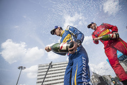 Il vincitore Sébastien Buemi, Renault e.Dams e il secondo Daniel Abt