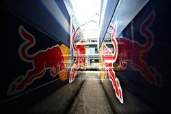 Red Bull Racing trucks in de paddock