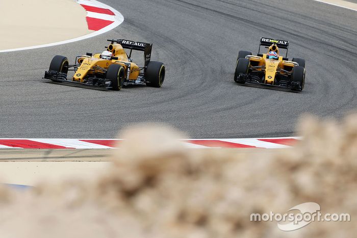 Kevin Magnussen, Renault Sport F1 Team RS16 e Jolyon Palmer, Renault Sport F1 Team RS16