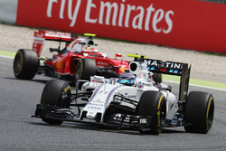 Valtteri Bottas, Williams FW38 voor Kimi Raikkonen, Ferrari SF16-H