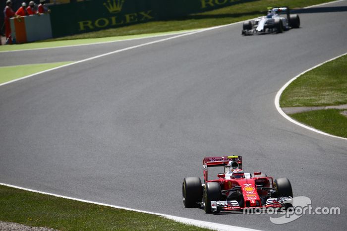 ...Kimi Räikkönen. Sim, o 'homem de gelo', que chegou em segundo, assumiu a vice-liderança do campeonato, com 61 pontos.