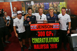 Jenson Button, McLaren celebrates his 300th GP with (L to R): team mate Fernando Alonso, McLaren; Daniel Ricciardo, Red Bull Racing; Jenson Button, McLaren; Marcus Ericsson, Sauber F1 Team; Stoffel Vandoorne, McLaren Test and Reserve Driver