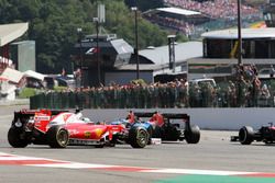 Sebastian Vettel, Ferrari SF16-H gira al inicio de la carrera