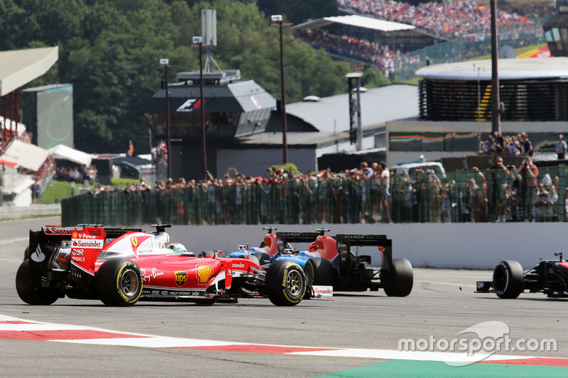 Sebastian Vettel, Ferrari SF16-H va in testacoda alla partenza della gara