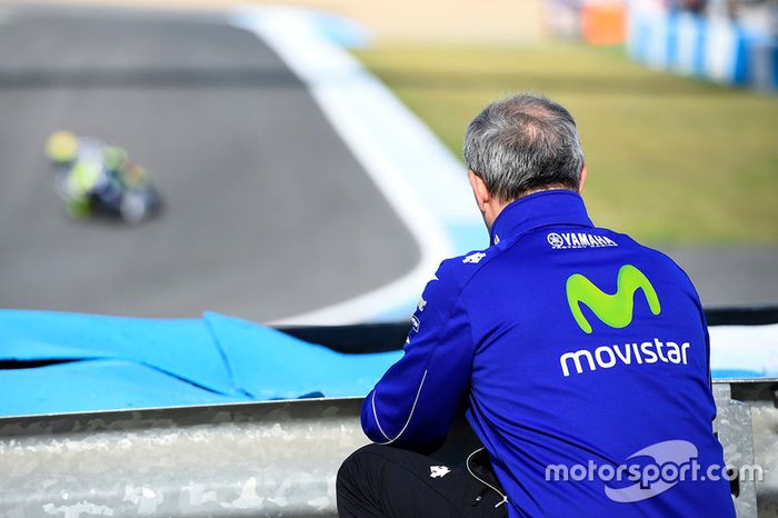 Luca Cadalora observa a Valentino Rossi, Yamaha Factory Racing