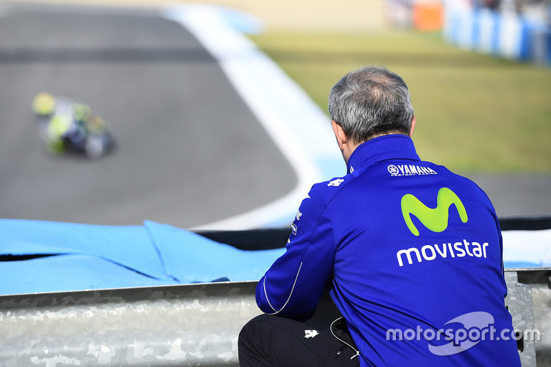 Luca Cadalora watches Valentino Rossi, Yamaha Factory Racing