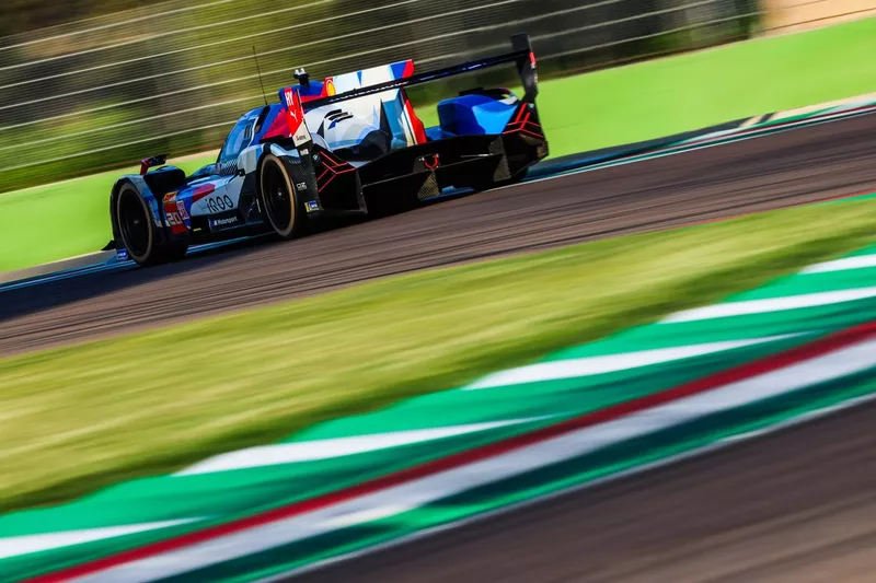 #20 BMW M Team WRT BMW M Hybrid V8: Sheldon Van Der Linde, Robin Frijns, Rene Rast