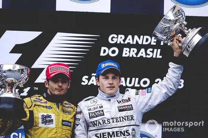 Después del accidente, apareció la bandera roja y se dio por terminada la carrera. El ganador en ese momento, contrario a lo que se pensaba, fue Kimi Raikkonen, que se puso líder en la vuelta 53.