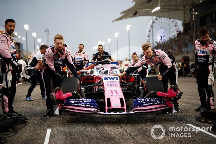 Sergio Pérez, Racing Point RP19, llega a la parrilla