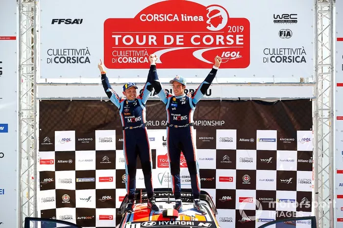 Podio: Thierry Neuville, Nicolas Gilsoul, Hyundai Motorsport Hyundai i20 Coupe WRC