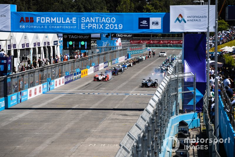 Cars prepare to take their grid slot, with Sébastien Buemi, Nissan e.Dams, Nissan IMO1, Pascal Wehrlein, Mahindra Racing, M5 Electro, on the front row