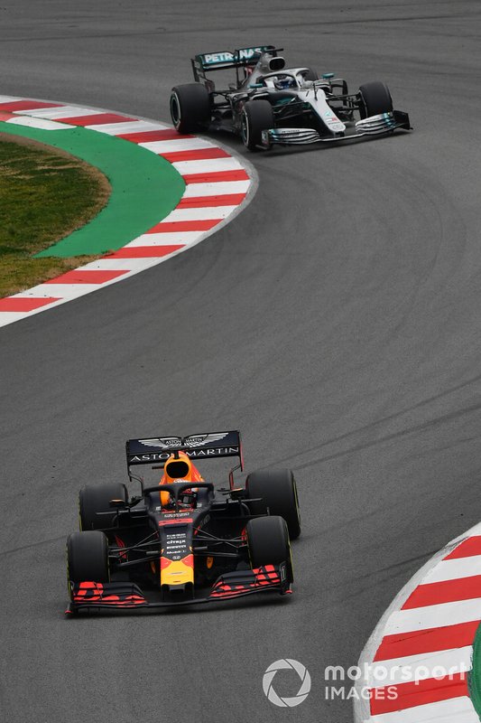 Max Verstappen, Red Bull Racing RB15 et Valtteri Bottas, Mercedes-AMG F1 W10