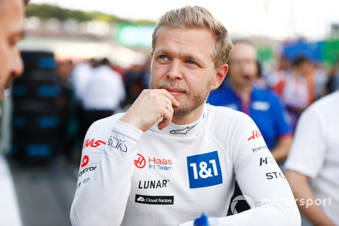 Kevin Magnussen, Haas F1 Team, en la parrilla del Sprint
