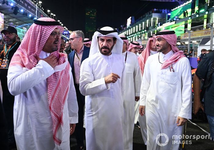 Mohammed ben Sulayem, Presidente de la FIA, en la parrilla de salida 