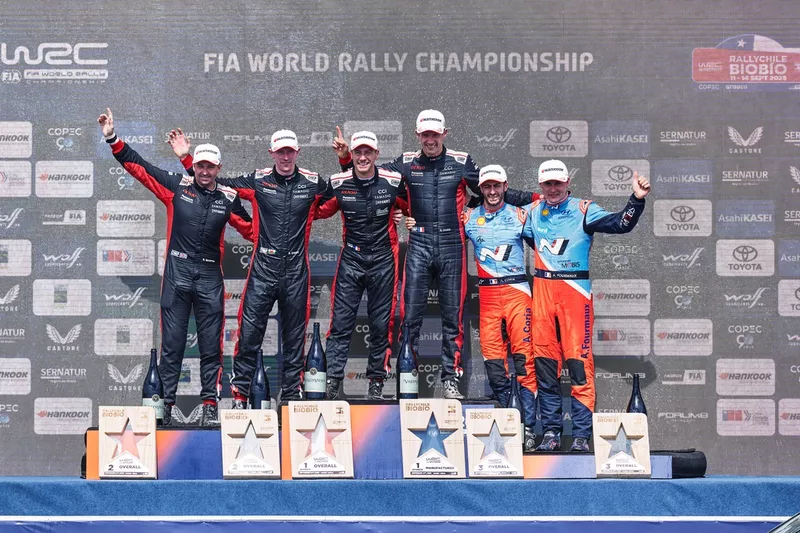 Podium : Vainqueurs Sébastien Ogier, Vincent Landais, Toyota Gazoo Racing WRT Toyota GR Yaris Rally1, deuxième Elfyn Evans, Scott Martin, Toyota Gazoo Racing WRT Toyota GR Yaris Rally1, troisième Adrien Fourmaux, Alexandre Coria, Hyundai World Rally Team 