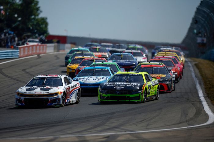 Shane van Gisbergen, Trackhouse Racing Chevrolet, Ryan Blaney, Team Penske Ford