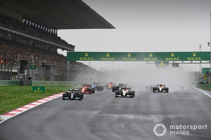 Arrancada Valtteri Bottas, Mercedes W12, Max Verstappen, Red Bull Racing RB16B, Charles Leclerc, Ferrari SF21, Fernando Alonso, Alpine A521