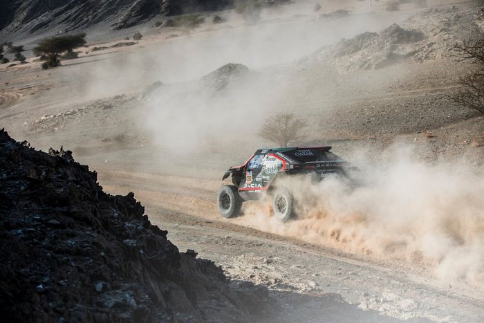 #200 The Dacia Sandriders Dacia: Nasser Al-Attiyah, Edouard Boulanger