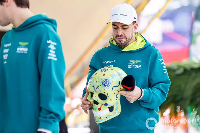 Fernando Alonso, Aston Martin F1 Team, avec un masque de calavera