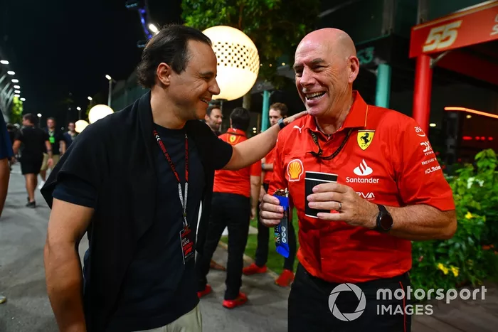 Jock Clear, Ingeniero Senior de Rendimiento, Scuderia Ferrari, Felipe Massa en el Paddock 