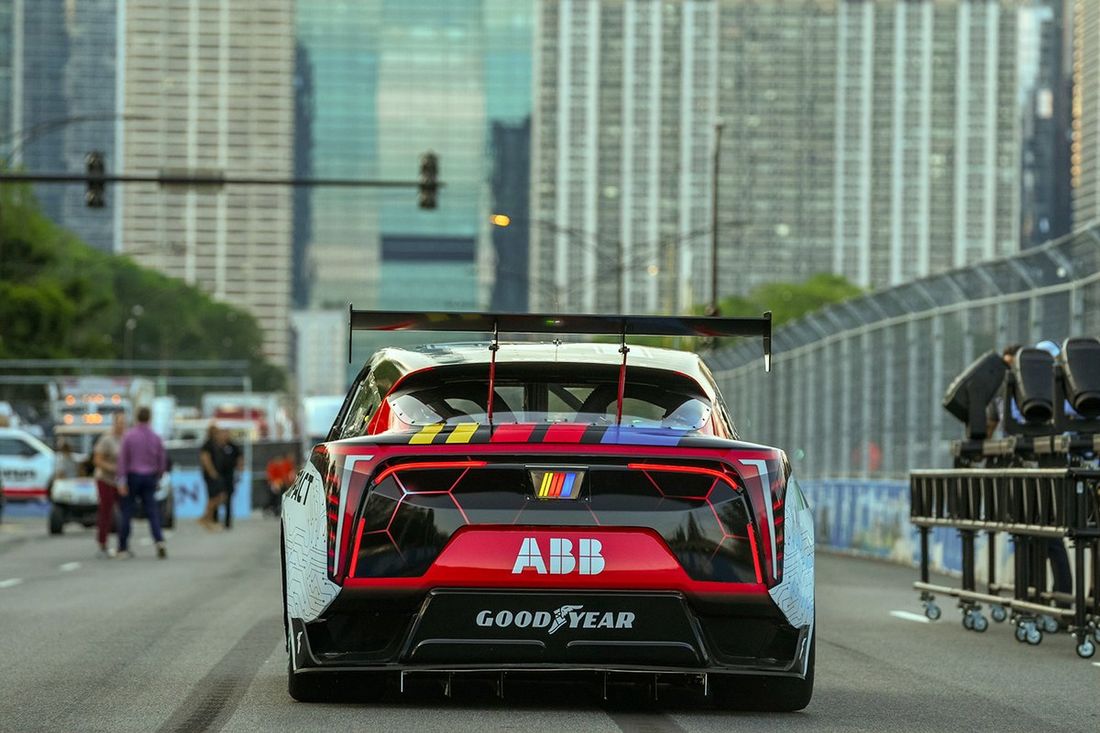 Presentación del ABB NASCAR EV Prototype