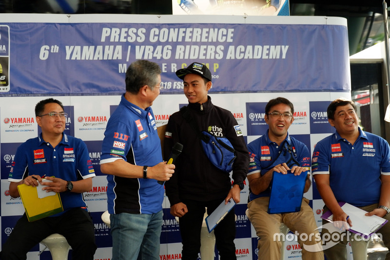 Minoru Morimoto, Presiden Direktur PT. Yamaha Indonesia Motor Manufacturing (YIMM) dan M Faerozi, Yamaha Racing Indonesia