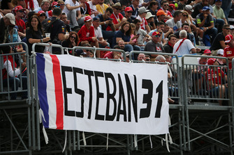 Esteban Ocon, Racing Point Force India F1 Team fans en spandoek