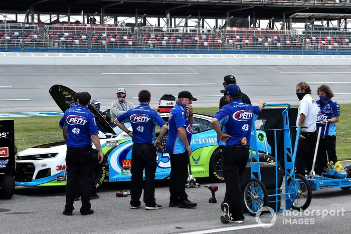 Darrell Wallace Jr., Richard Petty Motorsports, Chevrolet Camaro Victory Junction