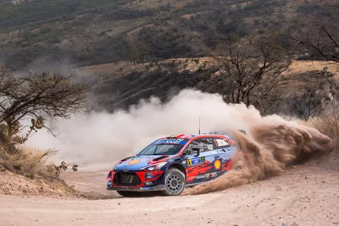 El WRC decidió aplazar sus dos siguientes eventos, el Rally de Portugal (21-24 de mayo) y el Rally de Cerdeña (4-7 de junio) debido a la cambiante situación de la pandemia. Ahora el Rally de Kenia figura como cuarta cita del WRC 2020, a mediados de julio.