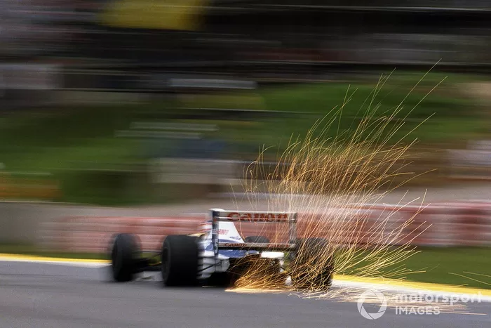 Nigel Mansell, Williams FW14 showers the sparks