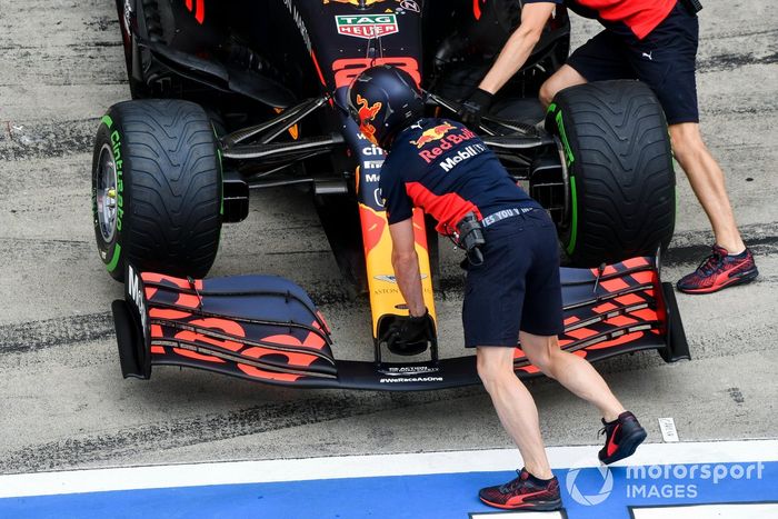 Alerón delantero del coche de Alex Albon, Red Bull Racing RB16
