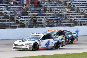 Kevin Harvick, Stewart-Haas Racing, Ford Fusion Mobil 1, Kurt Busch, Stewart-Haas Racing, Ford Fusion State Water Heaters