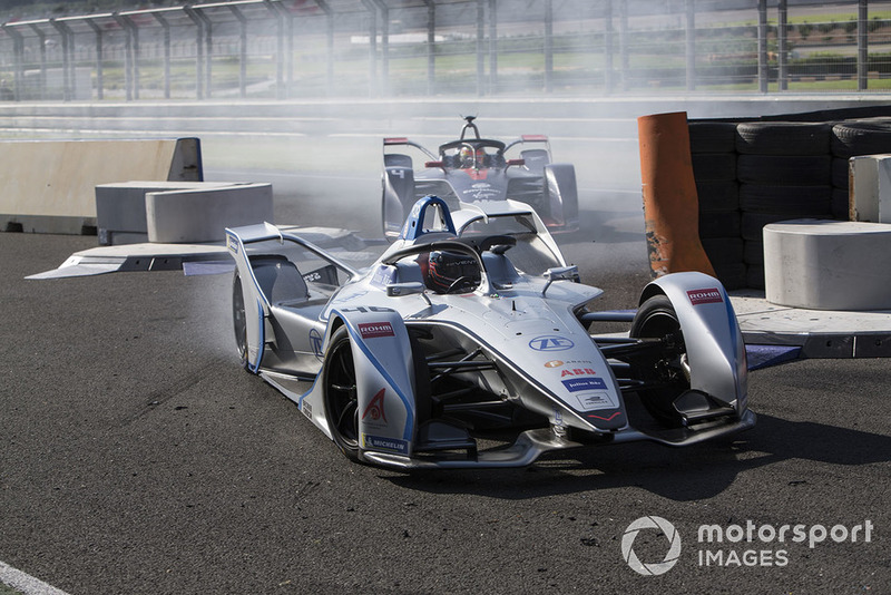Edoardo Mortara Venturi Formula E leads Robin Frijns, Envision Virgin Racing, Audi e-tron FE05
