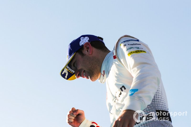 Segundo lugar Robin Frijns, Envision Virgin Racing, celebra en Parc Ferme