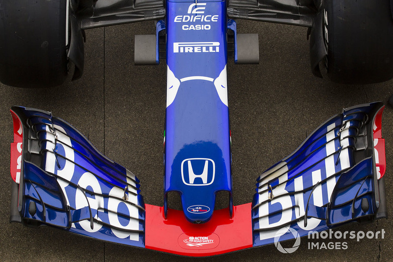 Nez et aileron avant de la Scuderia Toro Rosso STR13