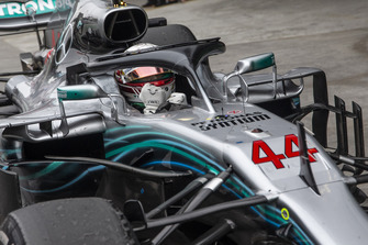 Lewis Hamilton, Mercedes AMG F1 W09 EQ Power+, festeggia nel parco chiuso