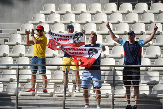 Robert Kubica, Williams fans and banner