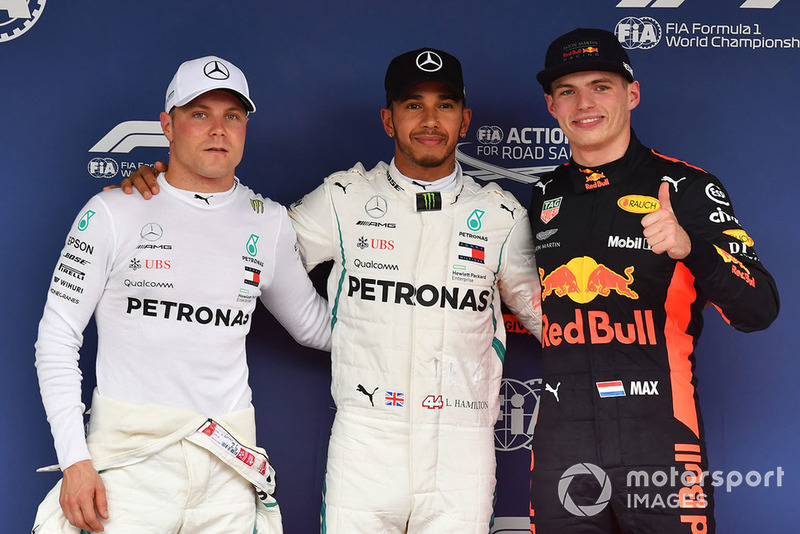 Valtteri Bottas, Mercedes AMG F1, Lewis Hamilton, Mercedes AMG F1 et Max Verstappen, Red Bull Racing dans le parc fermé