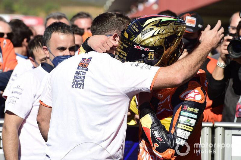 El ganador de la carrera y campeón del mundo Pedro Acosta, Red Bull KTM Ajo
