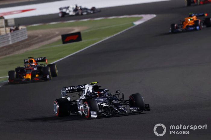 Pierre Gasly, AlphaTauri AT02, Max Verstappen, Red Bull Racing RB16B