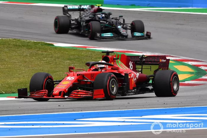 Charles Leclerc, Ferrari SF21, Valtteri Bottas, Mercedes W12