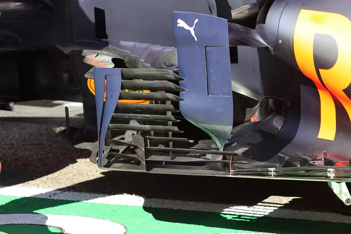 Detalle del bargeboard del Red Bull Racing RB16B