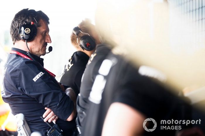 “Joder, qué rabia, no tiene ningún sentido seguir aquí sentados [en el muro del pitlane]”
