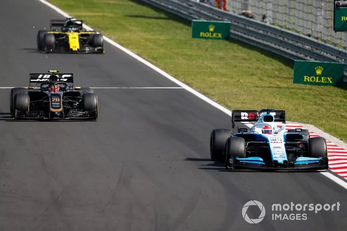 George Russell, Williams Racing FW42, precede Kevin Magnussen, Haas F1 Team VF-19, e Daniel Ricciardo, Renault F1 Team R.S.19