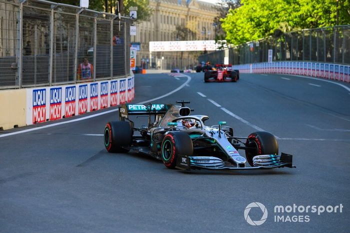 Lewis Hamilton, Mercedes AMG F1 W10, Sebastian Vettel, Ferrari SF90