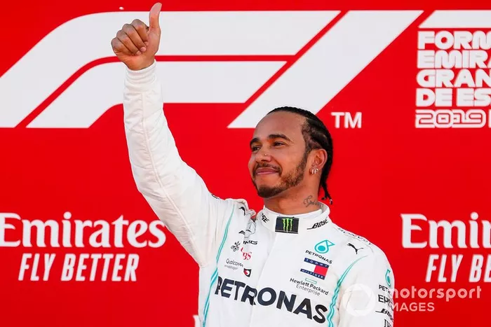 Podyum: Yarış galibi Lewis Hamilton, Mercedes AMG F1