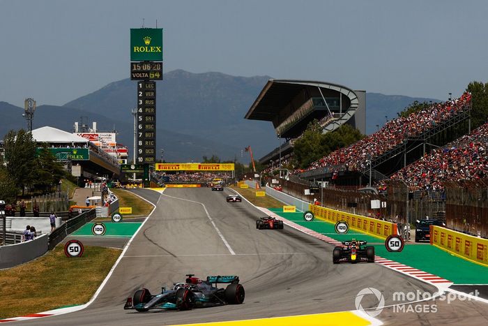 George Russell, Mercedes W13, Sergio Pérez, Red Bull Racing RB18, Carlos Sainz, Ferrari F1-75 