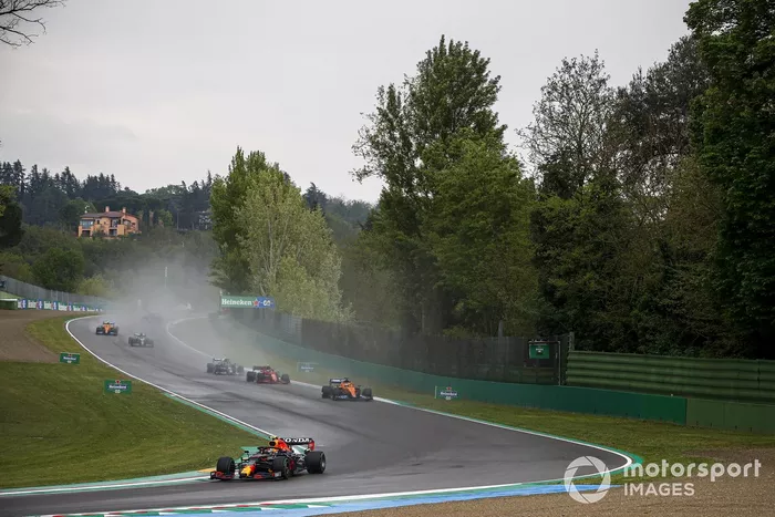 Sergio Pérez, Red Bull Racing RB16B, Daniel Ricciardo, McLaren MCL35M, Carlos Sainz Jr., Ferrari SF21, Pierre Gasly, AlphaTauri AT02