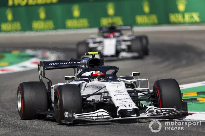 Pierre Gasly, AlphaTauri AT01, Daniil Kvyat, AlphaTauri AT01